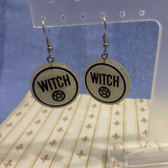 🧙‍♀️ Witch Circle Earrings with Pentagram - Picture 1 of 3